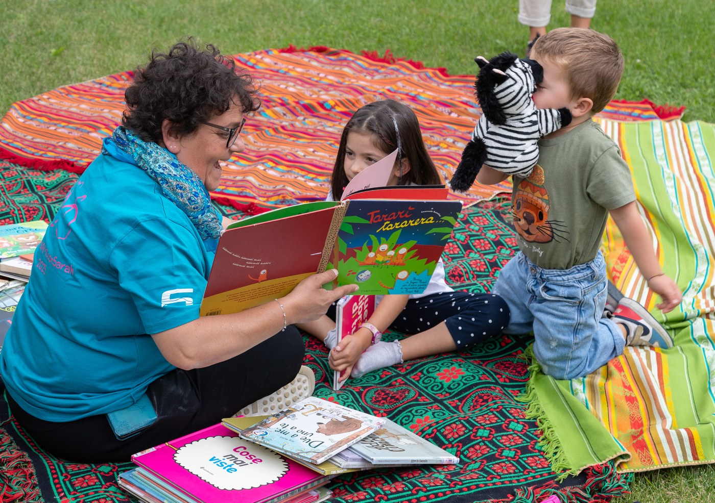 Un momento di lettura con i bambini — Everesting per la Vita 2025