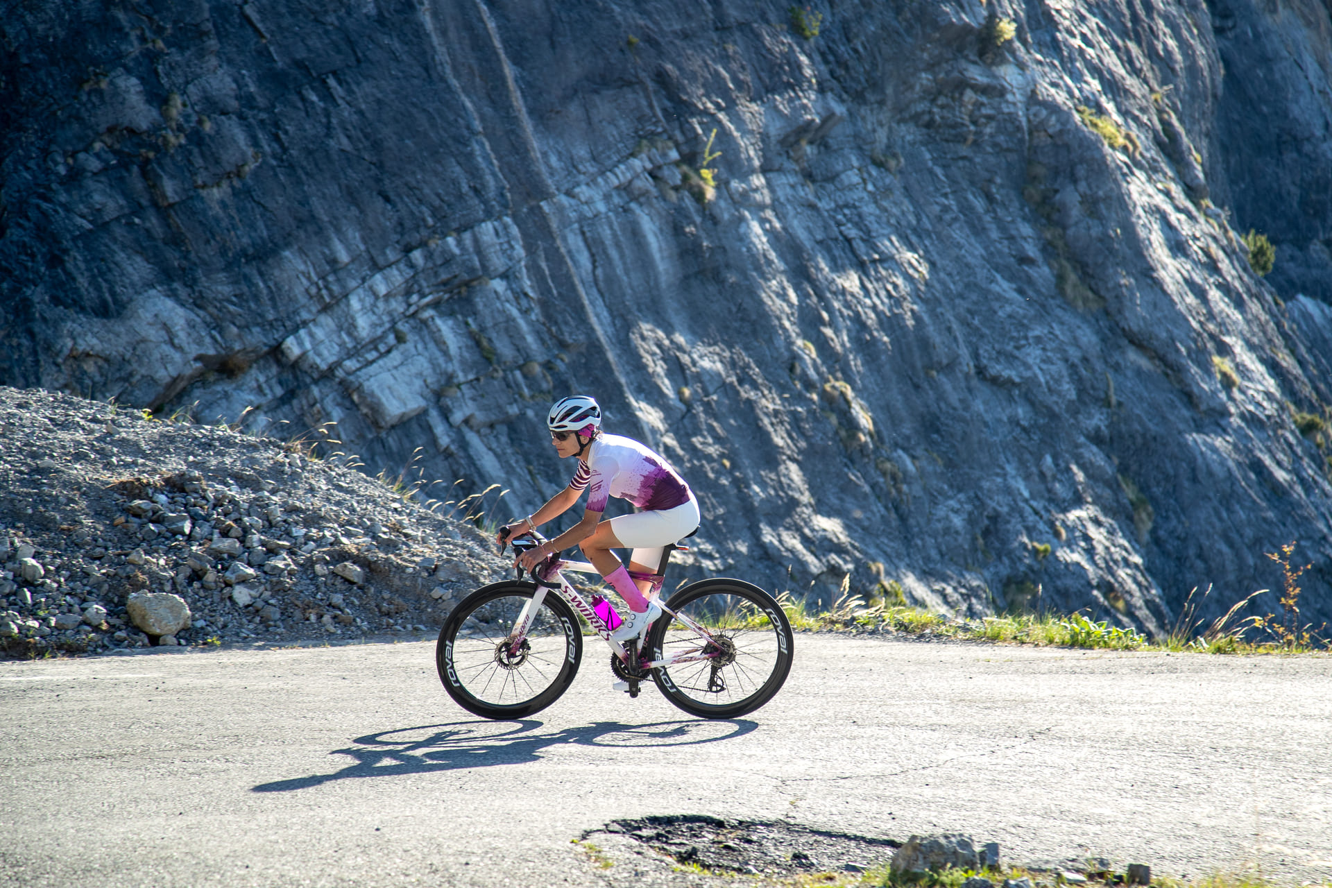 Sarah Palfrader in azione sulle Alpi
